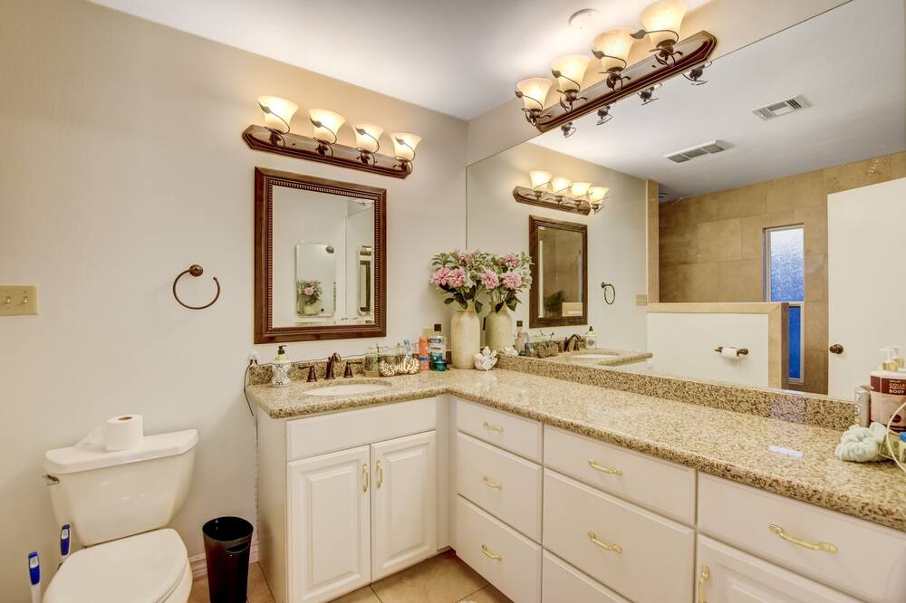 Photo of Bathroom in Rancho Oakey