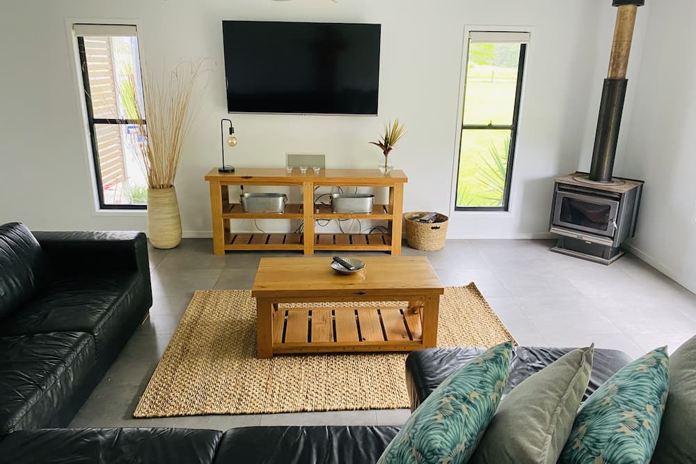 Photo of Livingroom in Main Arm