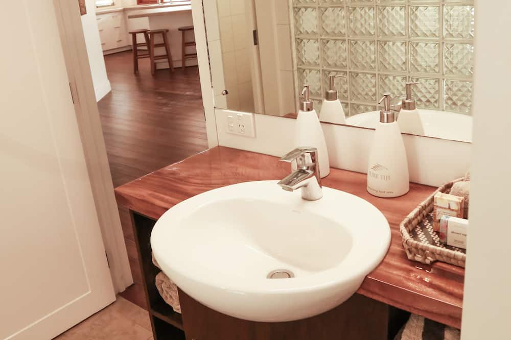 Photo of Bathroom in Malolo Lailai Island