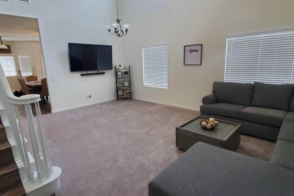 Photo of Livingroom in Ontario