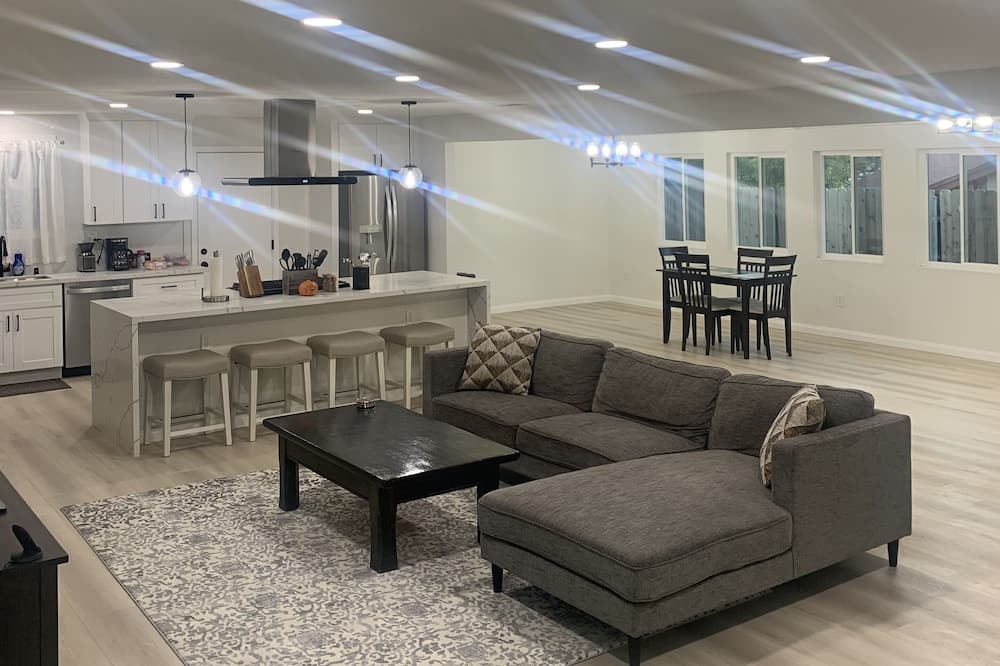 Photo of Livingroom in Lake Murray