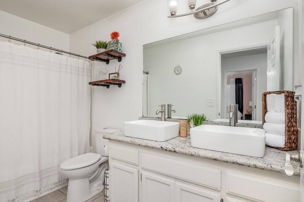 Photo of Bathroom in Lemoore