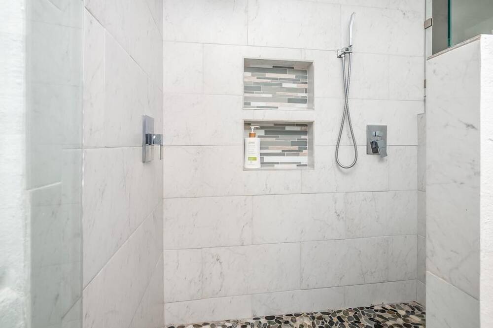 Photo of Bathroom in Lemoore