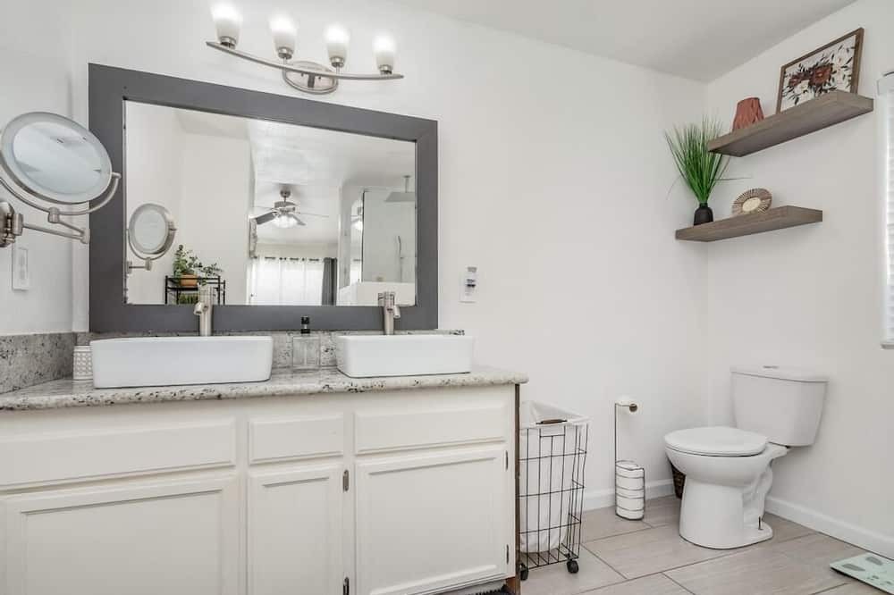 Photo of Bathroom in Lemoore