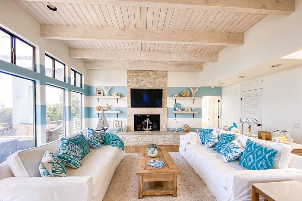 Photo of Livingroom in Santa Barbara