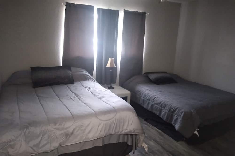 Photo of Bedroom in Raisin