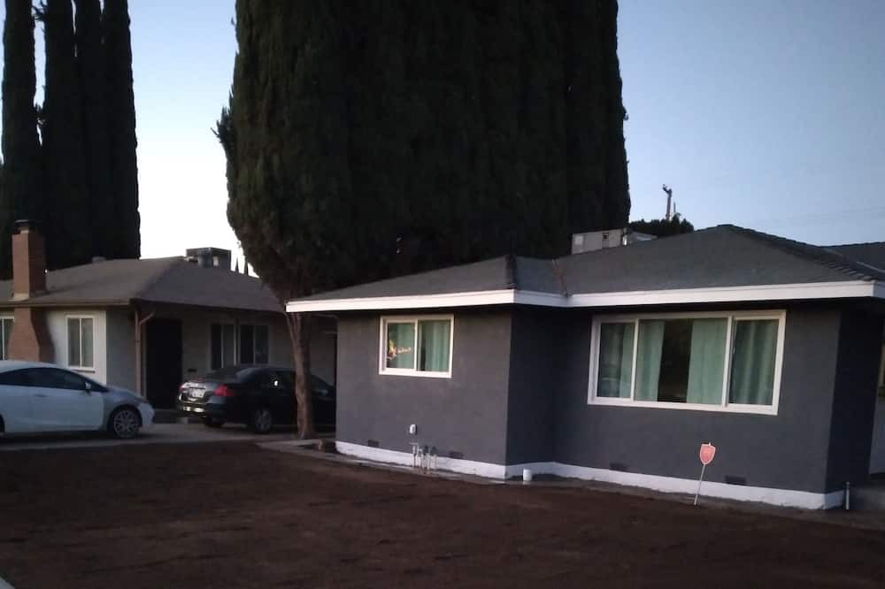 Photo of Outdoor in Raisin