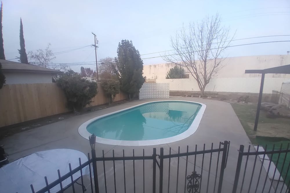 Photo of Outdoor in Raisin