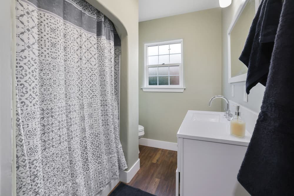 Photo of Bathroom in Tulare