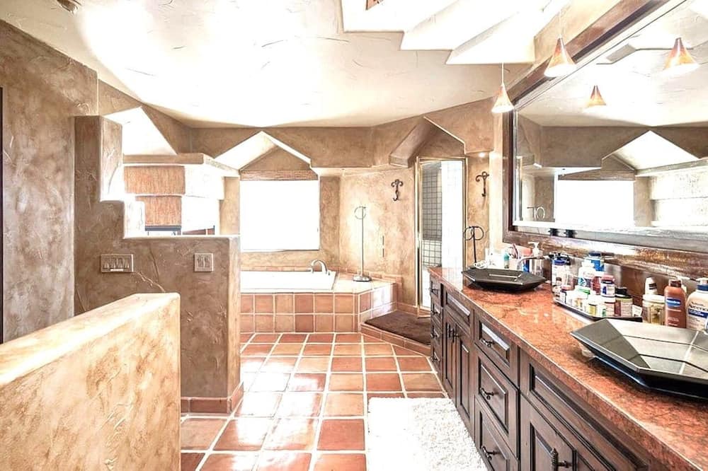 Photo of Bathroom in Pinyon Crest