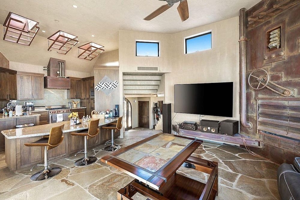 Photo of Livingroom in Pinyon Crest