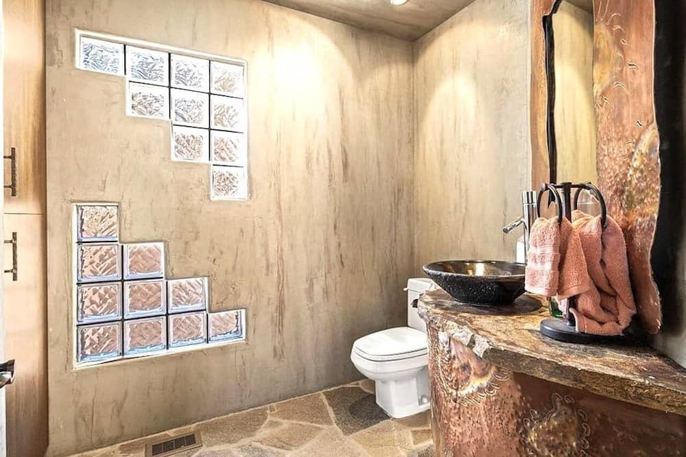 Photo of Bathroom in Pinyon Crest