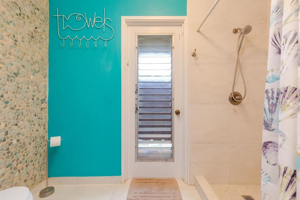 Photo of Bathroom in Waialua