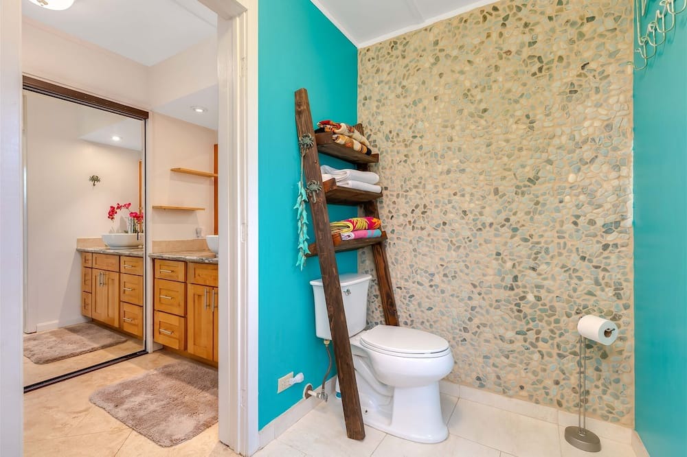 Photo of Bathroom in Waialua