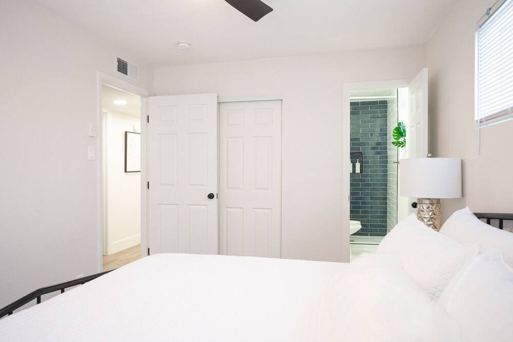 Photo of Bedroom in Gateway District
