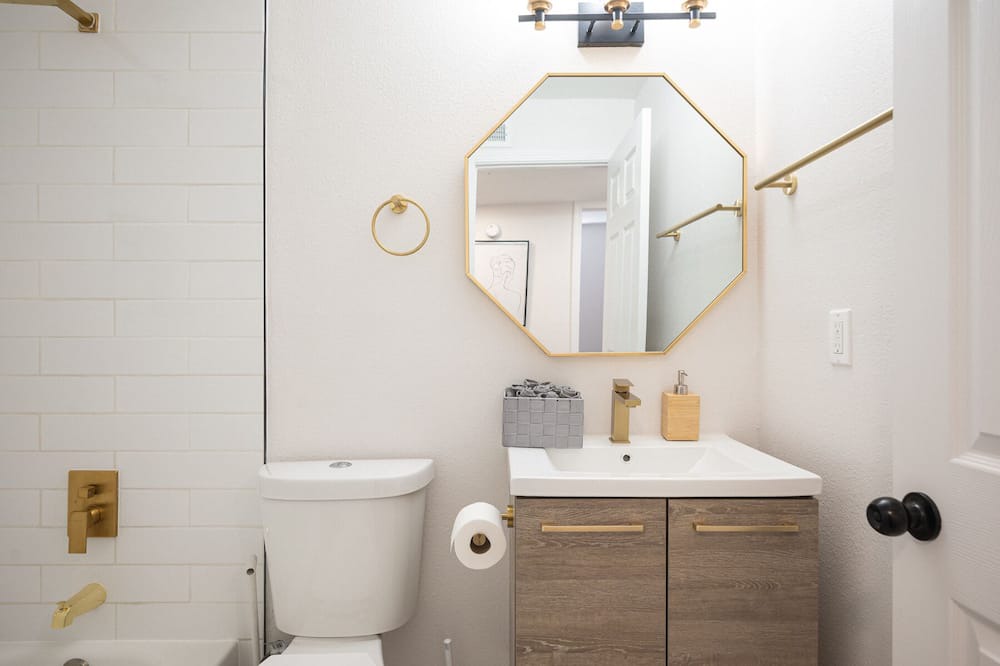 Photo of Bathroom in Gateway District