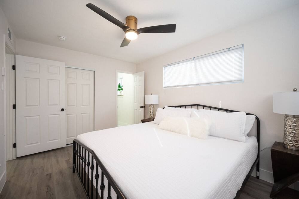 Photo of Bedroom in Gateway District