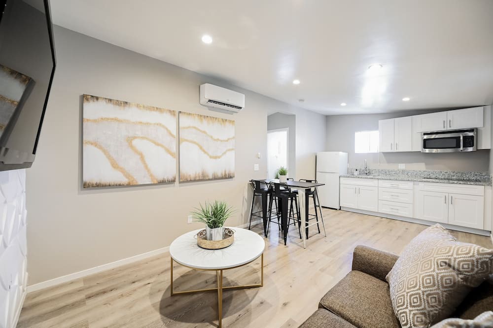 Photo of Livingroom in Gateway District