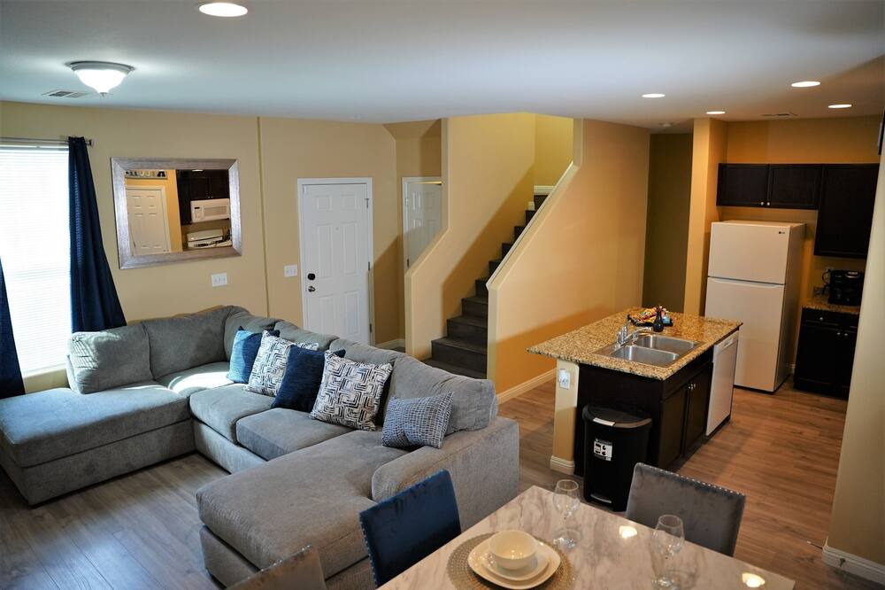 Photo of Livingroom in Nellis Air Force Base