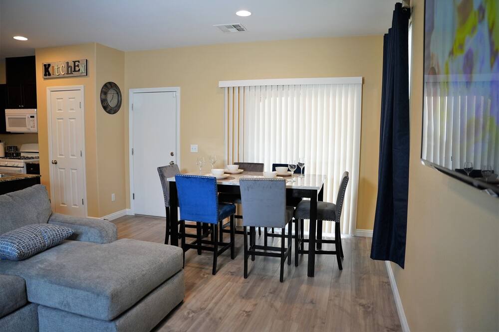 Photo of Livingroom in Nellis Air Force Base