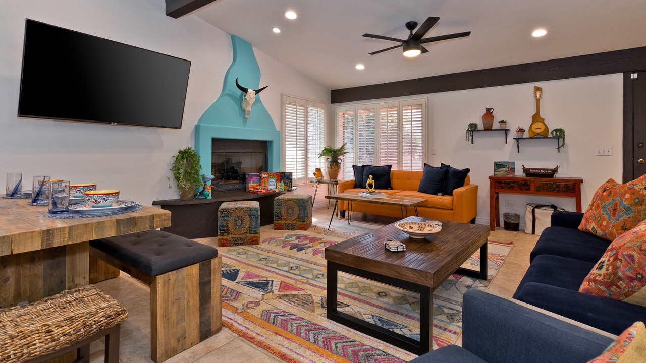 Photo of Livingroom in Racquet Club South