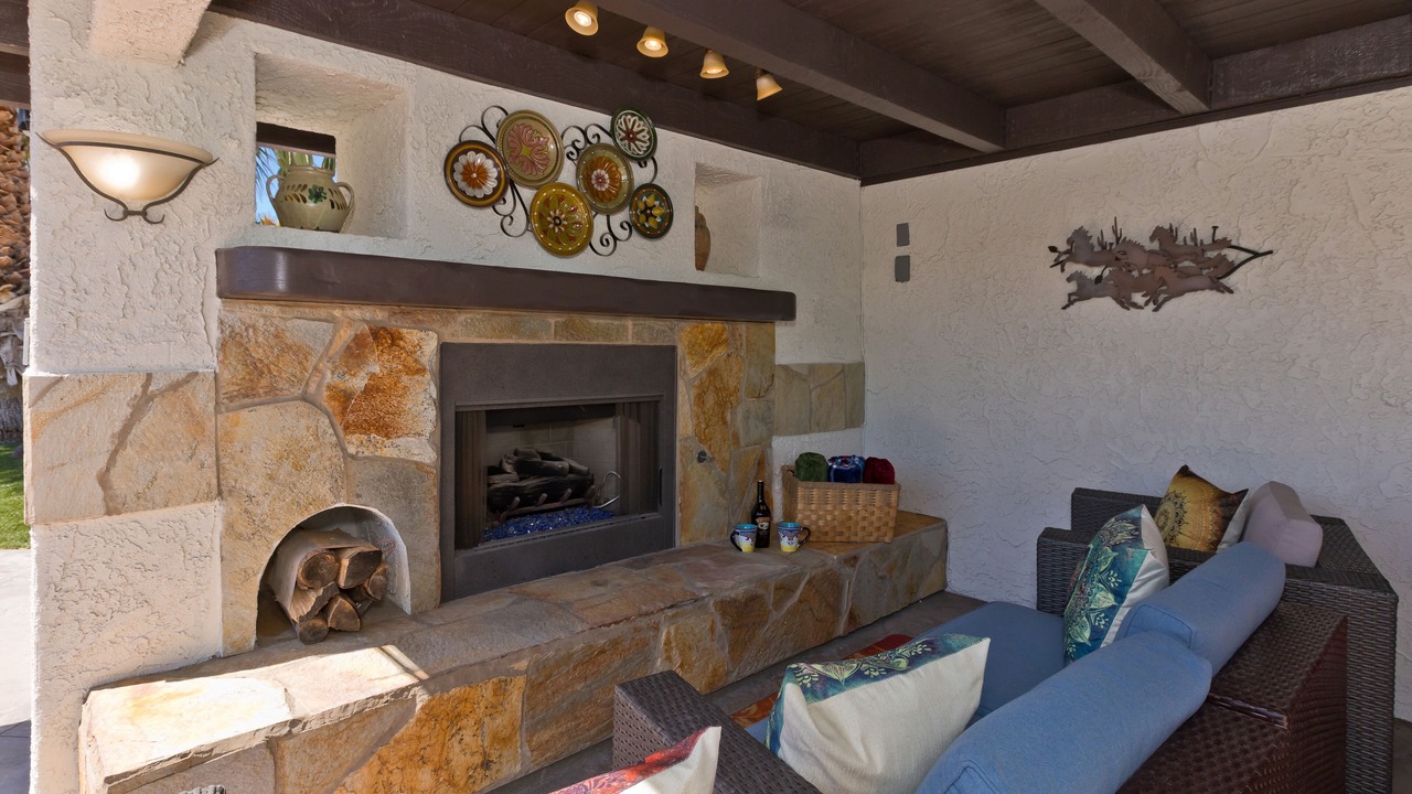 Photo of Livingroom in Racquet Club South