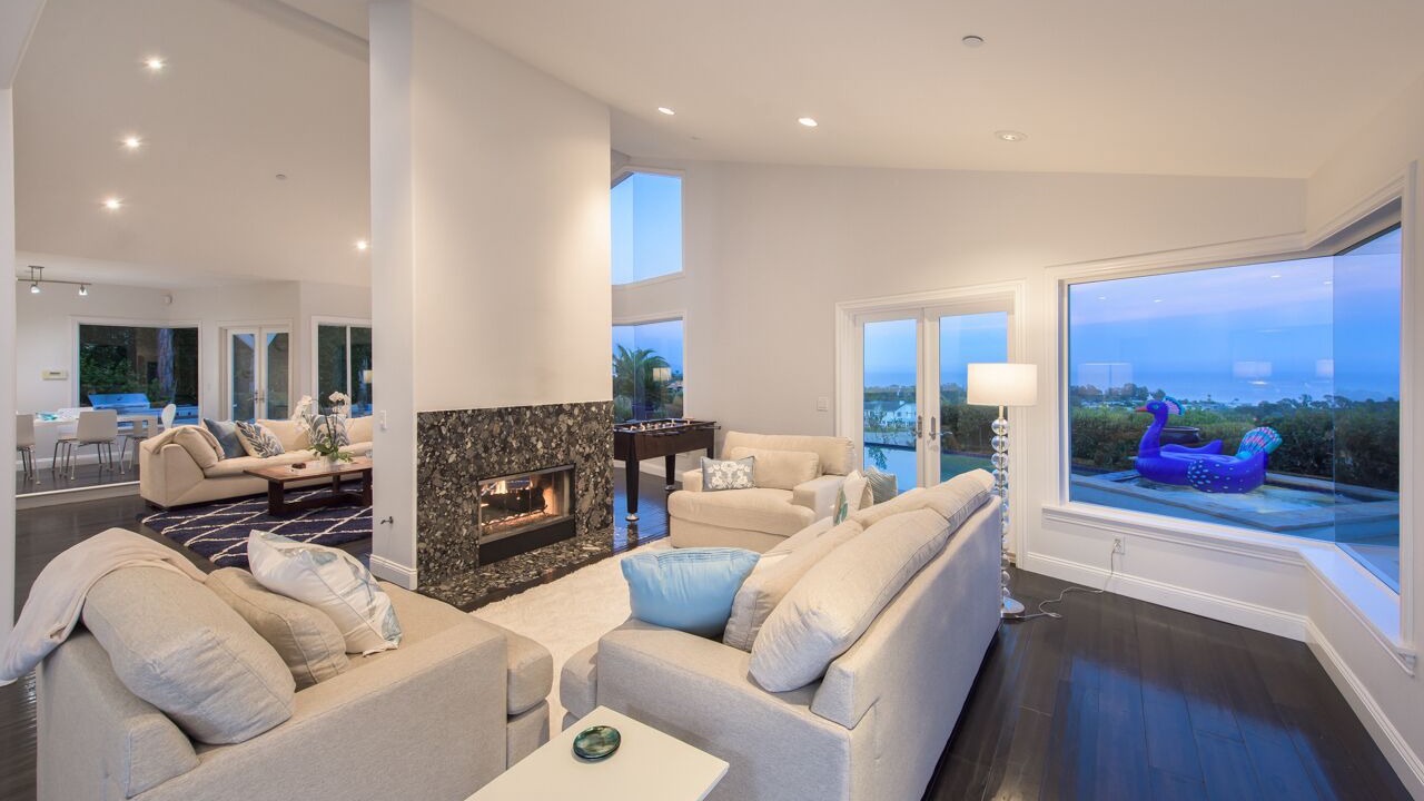 Photo of Livingroom in Central Malibu