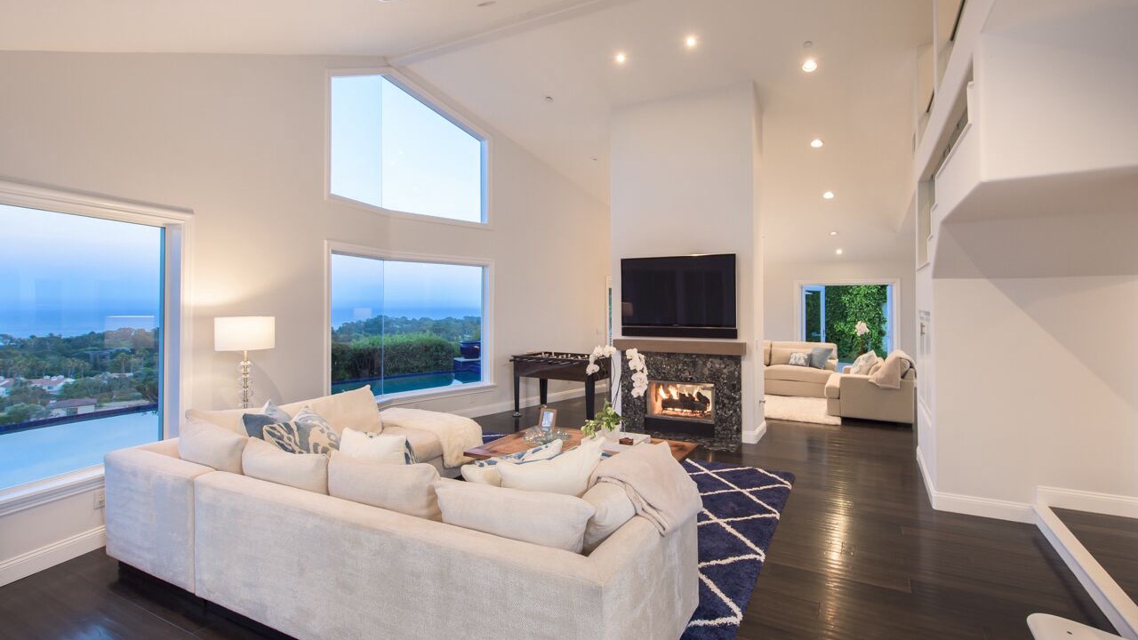 Photo of Livingroom in Central Malibu