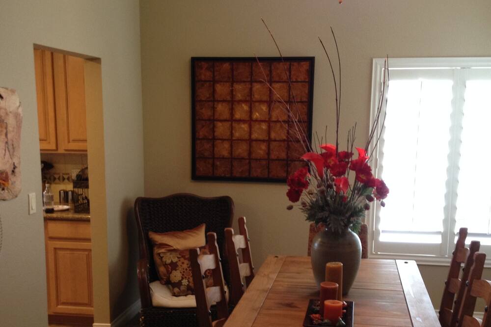 Photo of Livingroom in Palm Desert