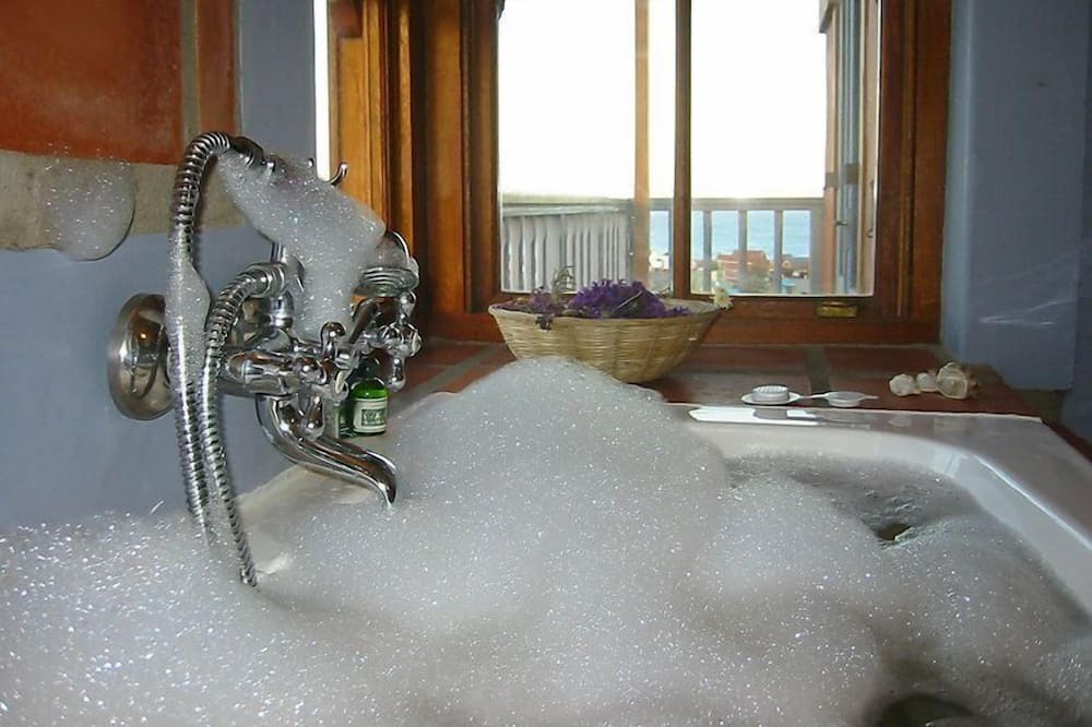 Photo of Bathroom in Wavecrest