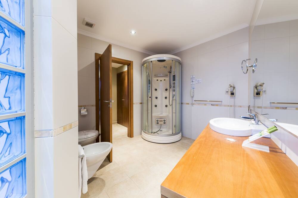 Photo of Bathroom in Palmela
