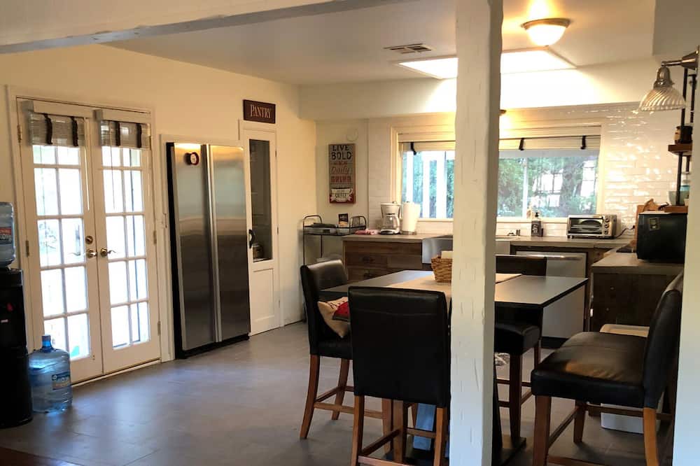 Photo of Livingroom in Calabasas