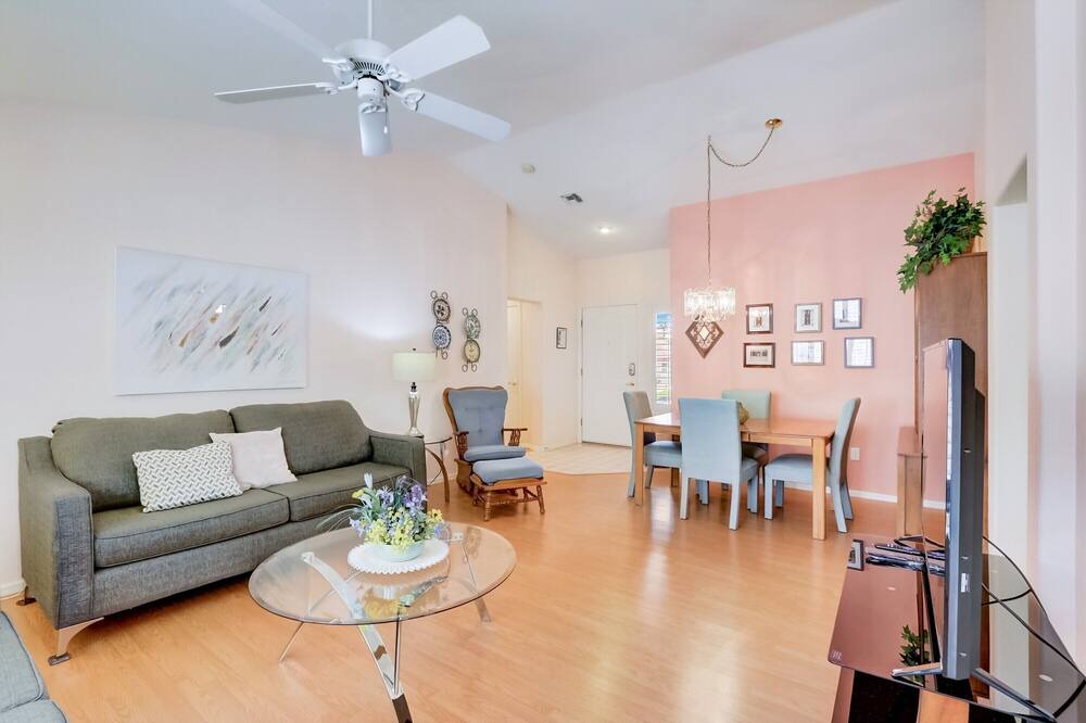 Photo of Livingroom in Summerlin