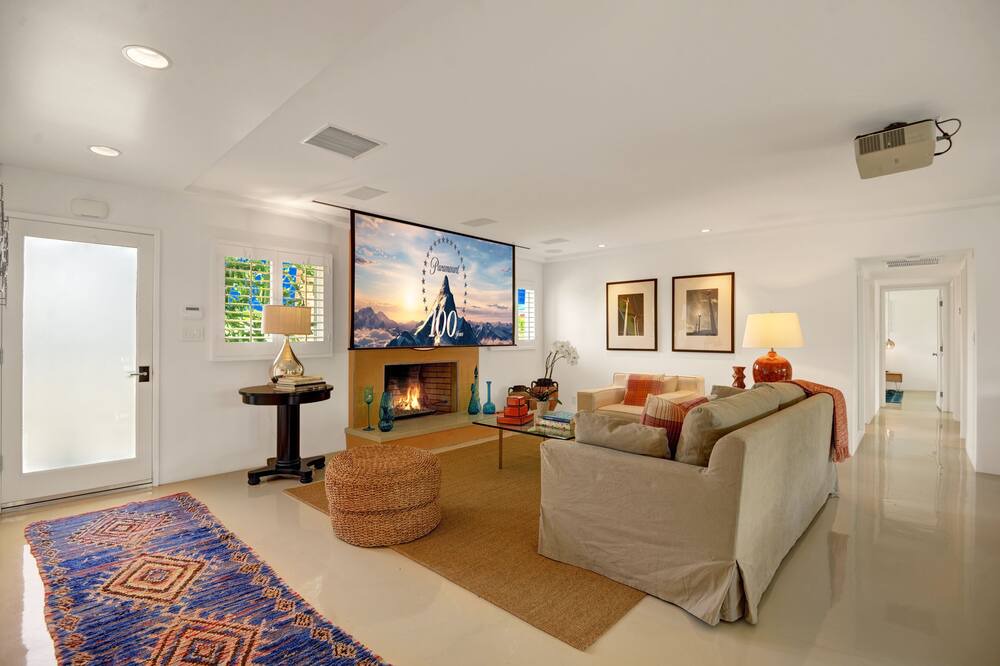 Photo of Livingroom in Deep Well Ranch