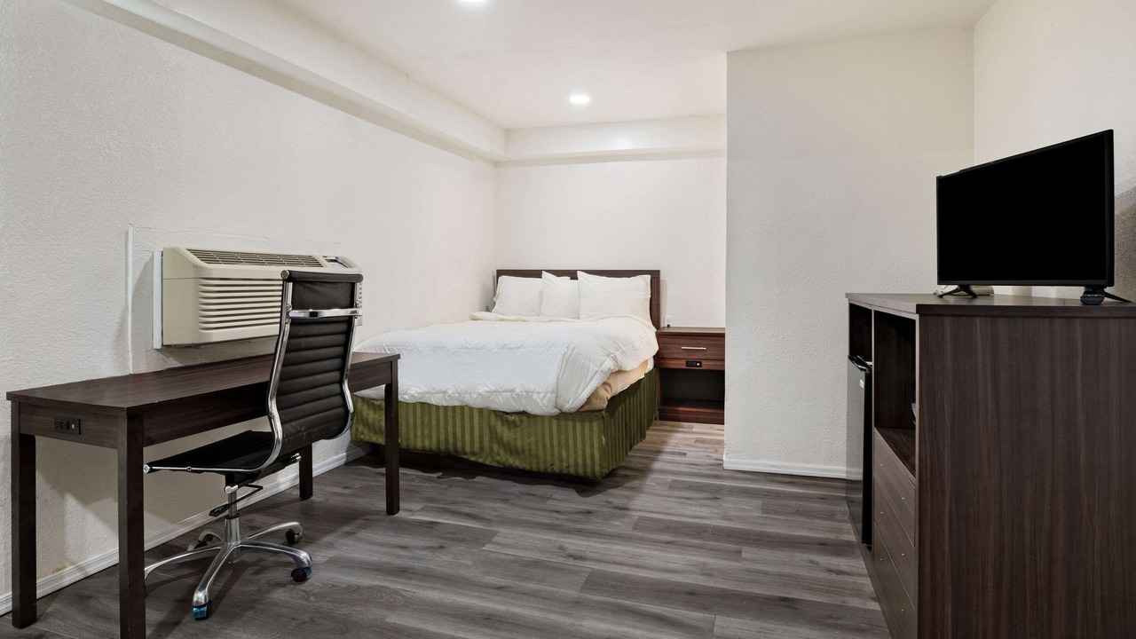 Photo of Bedroom in Needles