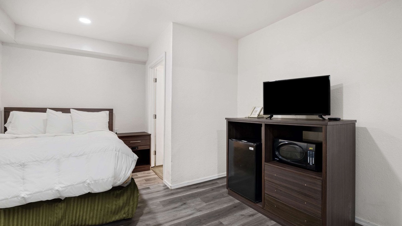 Photo of Bedroom in Needles