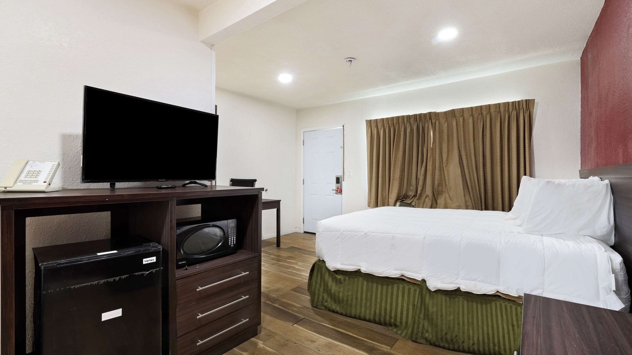 Photo of Bedroom in Needles