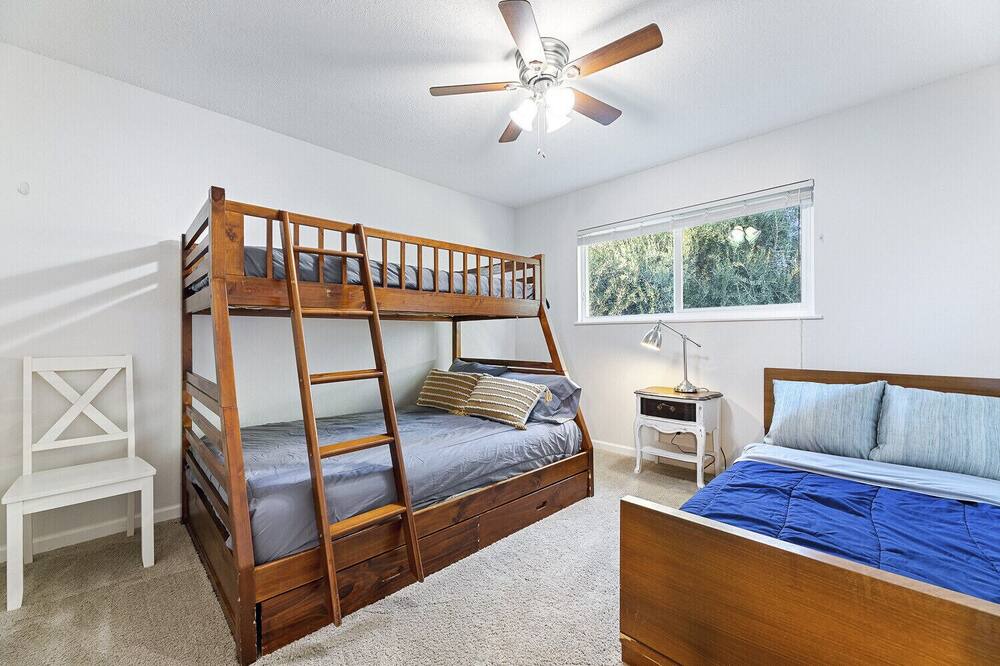 Photo of Bedroom in Raisin