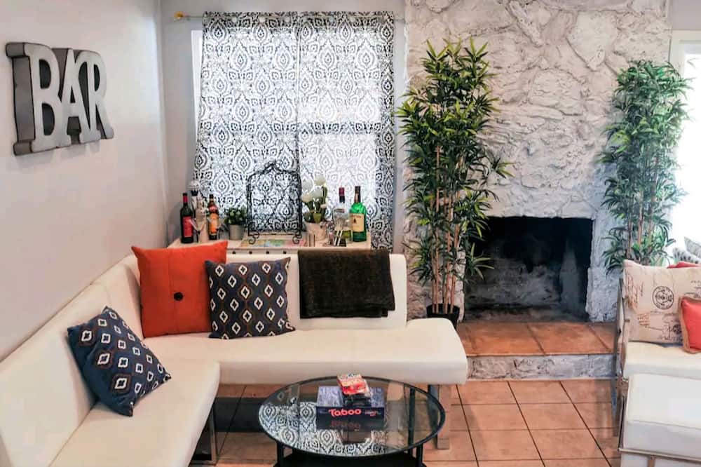 Photo of Livingroom in Allied Gardens