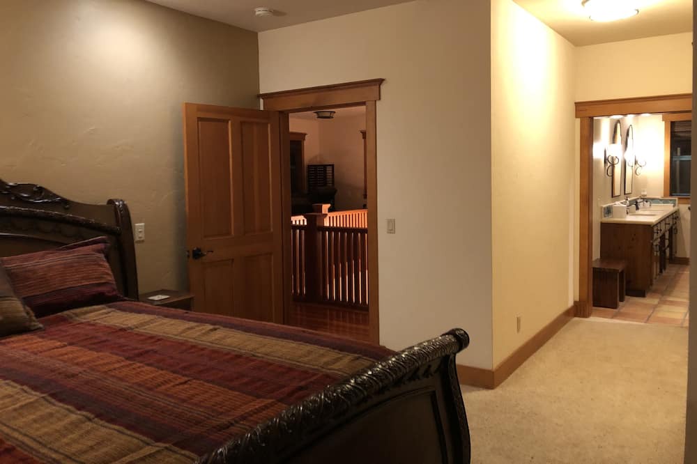 Photo of Bedroom in Templeton