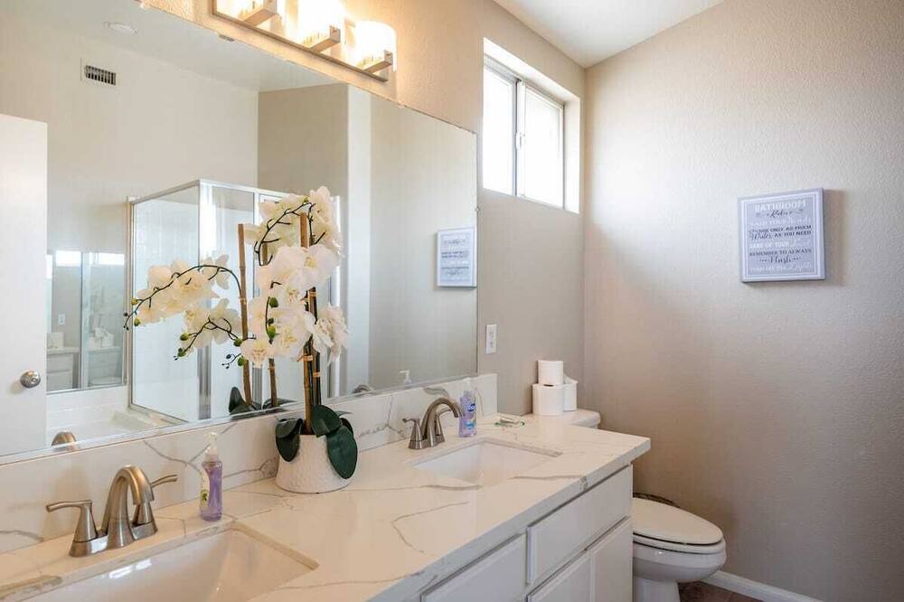 Photo of Bathroom in North Las Vegas