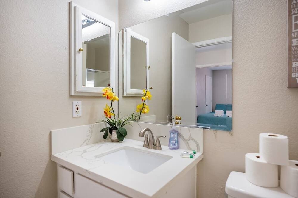 Photo of Bathroom in North Las Vegas