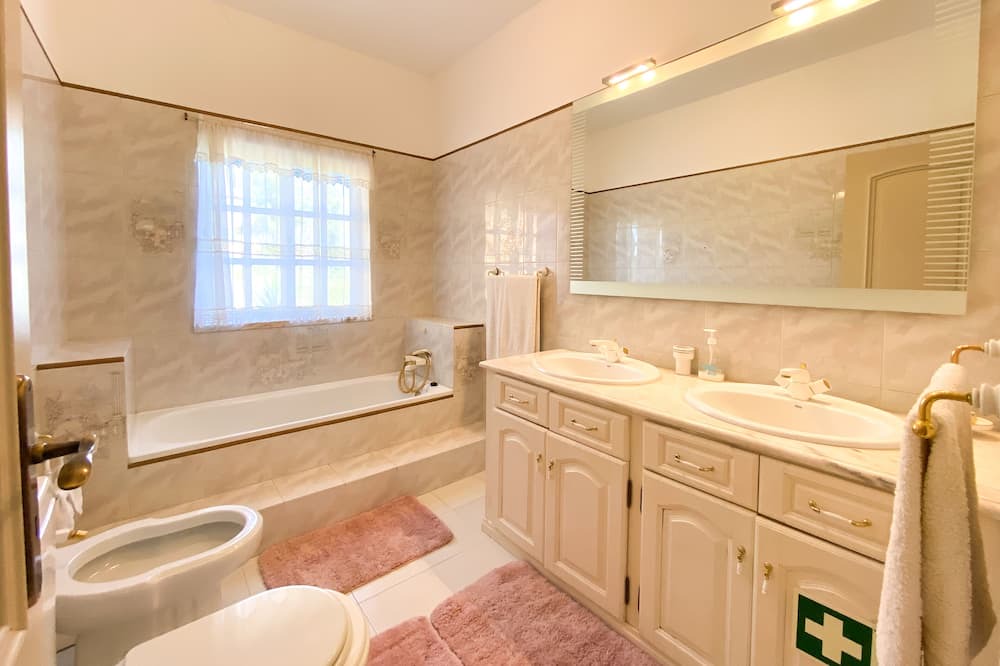 Photo of Bathroom in Monchique