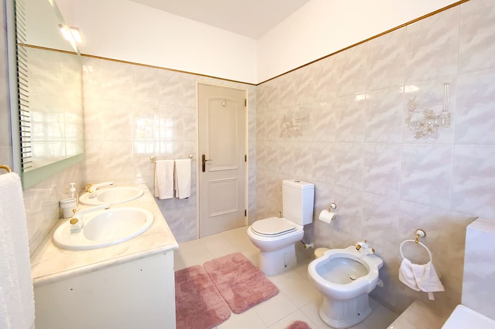 Photo of Bathroom in Monchique
