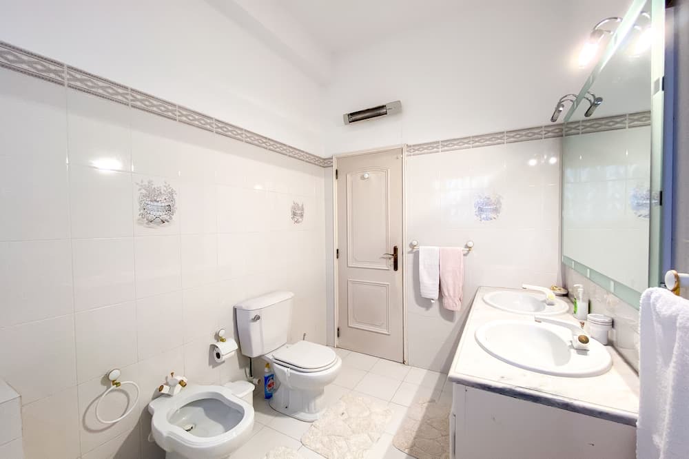 Photo of Bathroom in Monchique