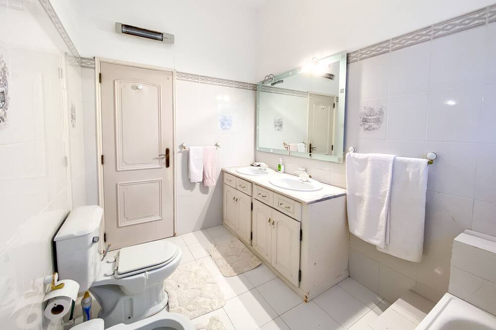 Photo of Bathroom in Monchique