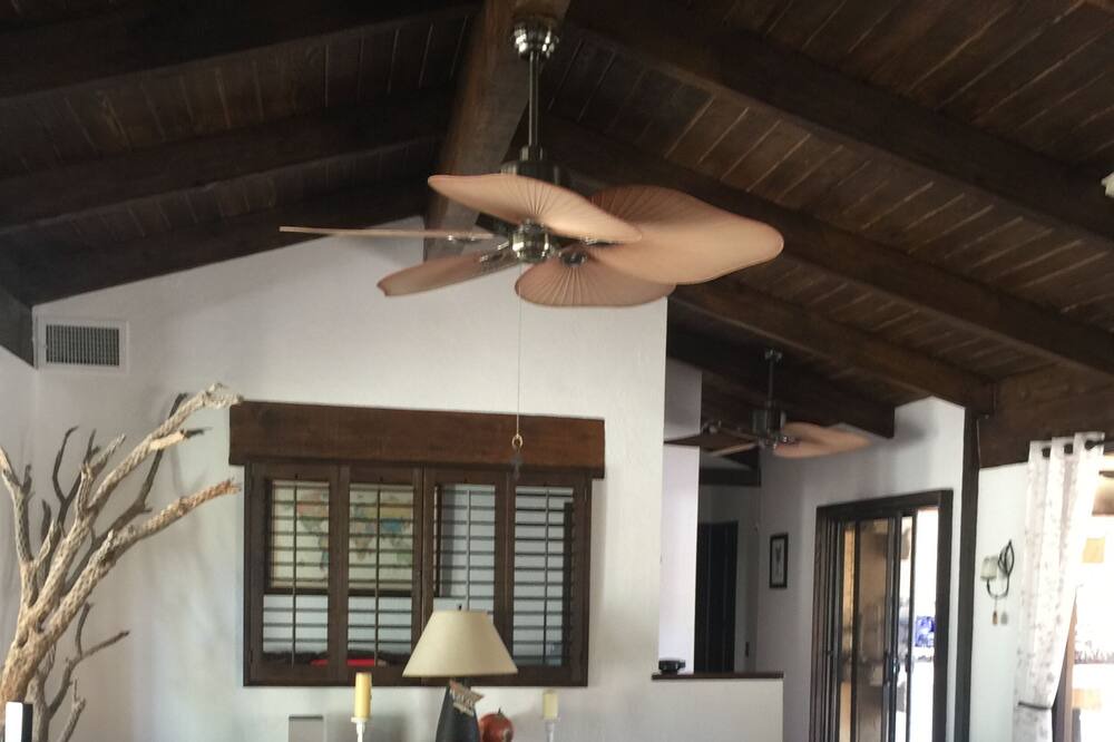 Photo of Livingroom in Palm Desert