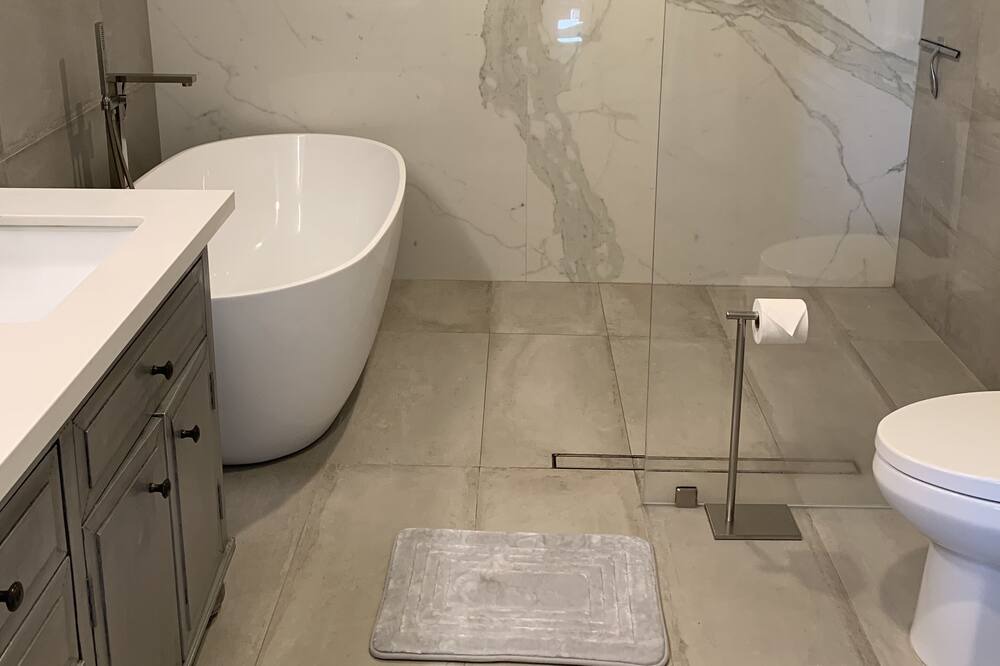 Photo of Bathroom in Allied Gardens