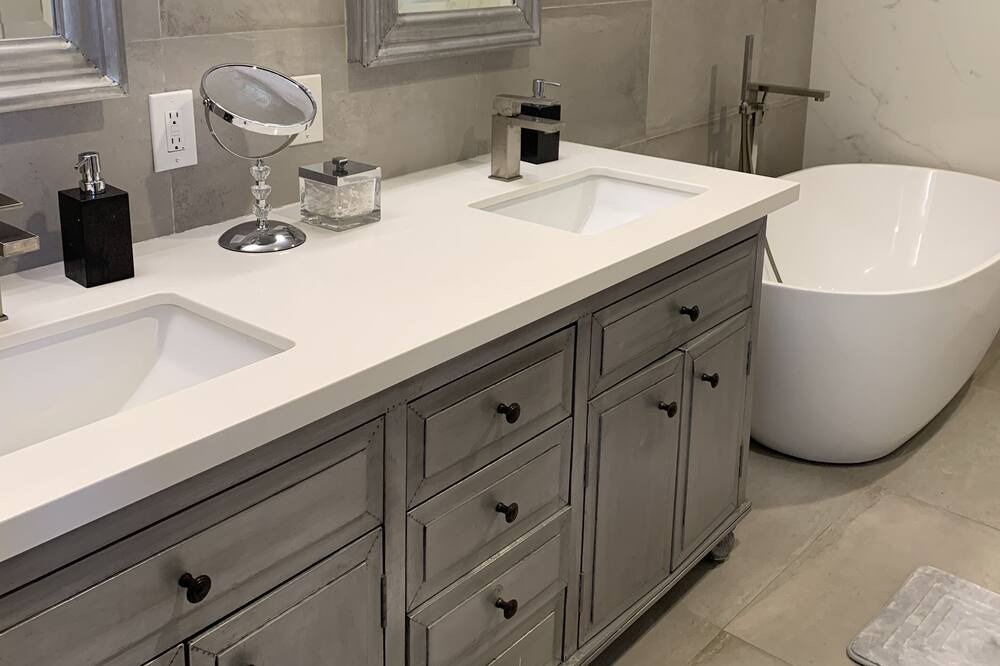 Photo of Bathroom in Allied Gardens
