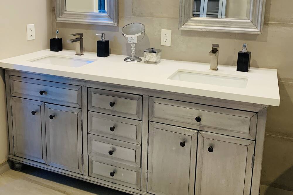Photo of Bathroom in Allied Gardens